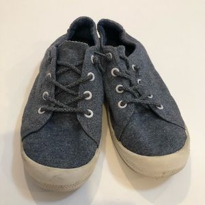 Madden Girl Slip On Sneakers Sz 8, Blue Flannel Feel